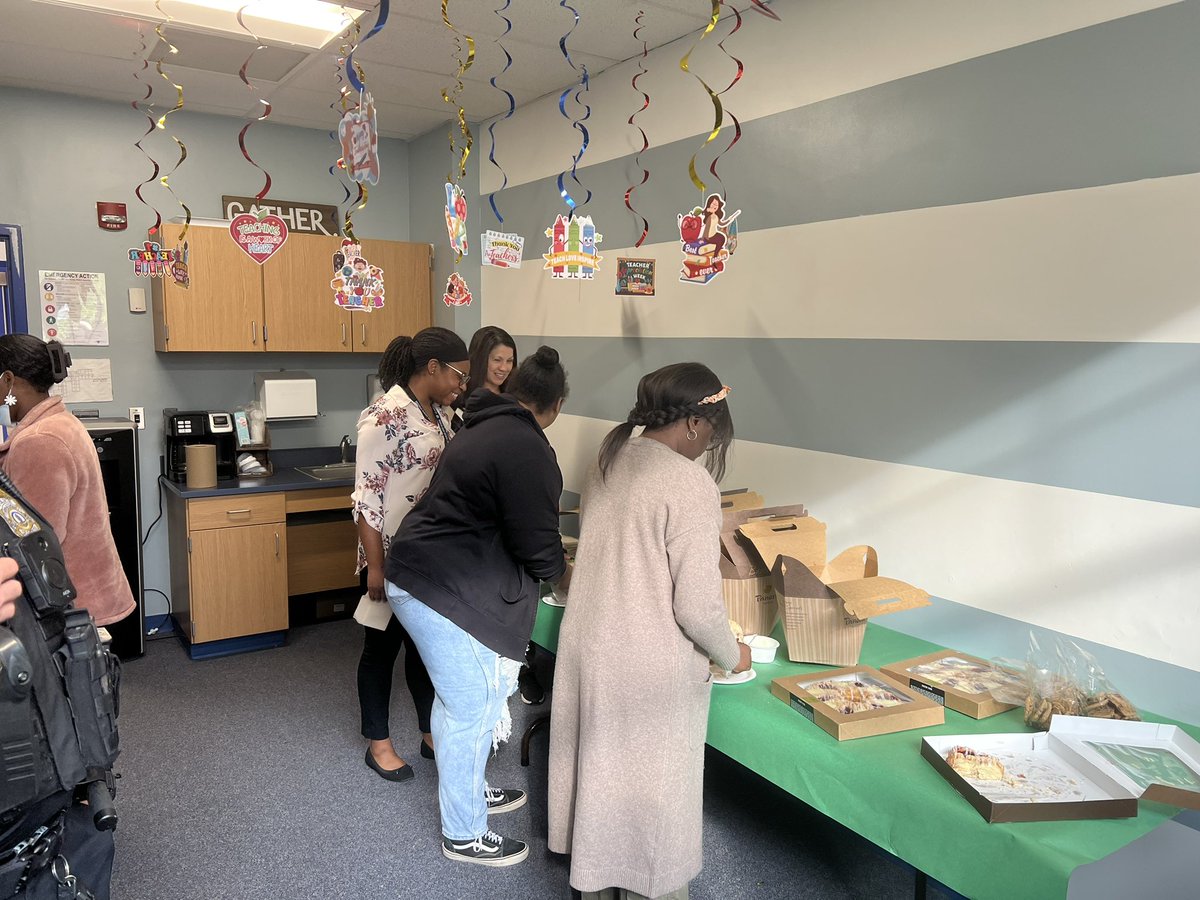 Thank you to the Dumfries Police Department for providing breakfast for our teachers for Teacher Appreciation Week! We are so grateful for your partnership! Special thanks to  <a href="/DRWood77/">Mayor Derrick Wood</a> for all your support!#DragonsCARE