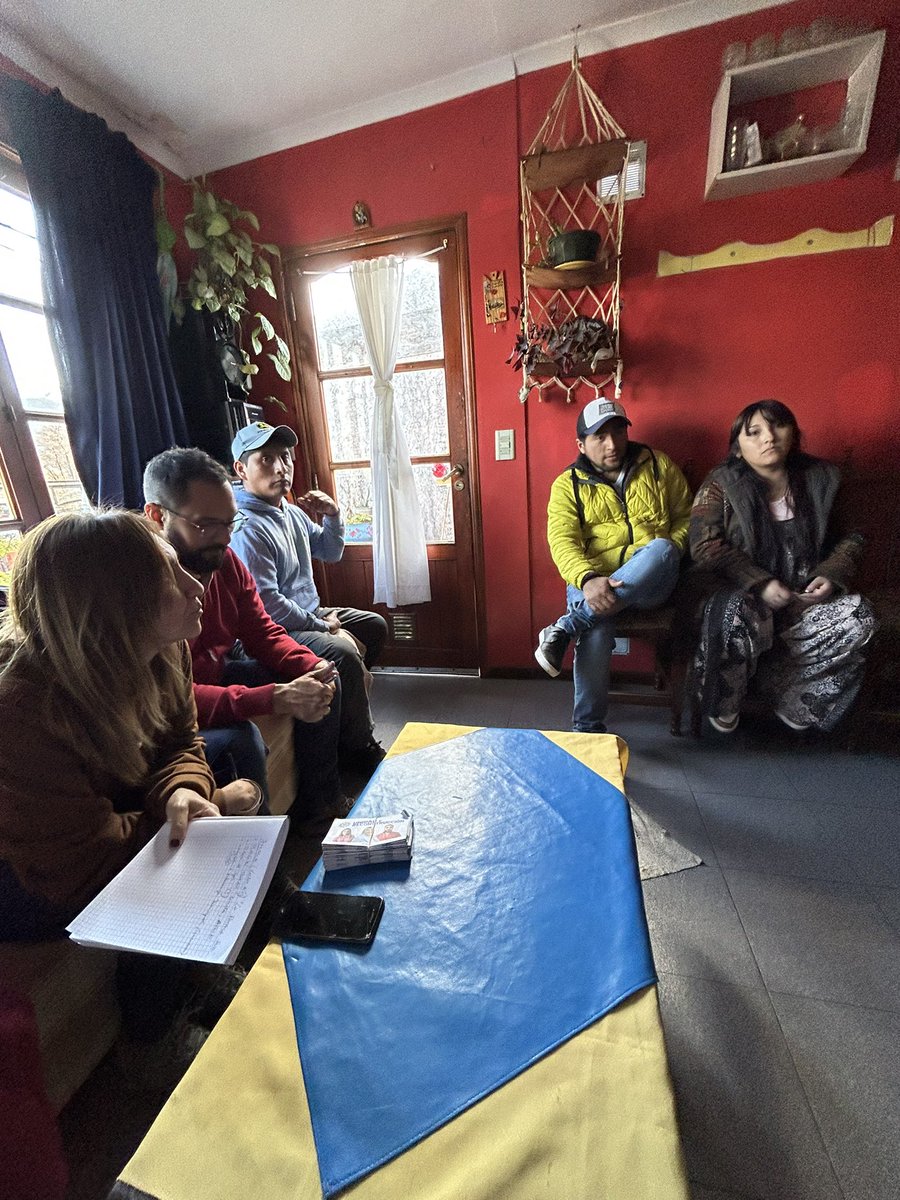 RosanaBertone's tweet photo. Les comparto mi visita a vecinos del Barrio Lapataia Sur en Ushuaia. 

Además de conocer sus historias pude escuchar las demandas que tienen como vecinos de un barrio al cual el estado provincial parece haber olvidado. https://t.co/ySgVEGD8it
