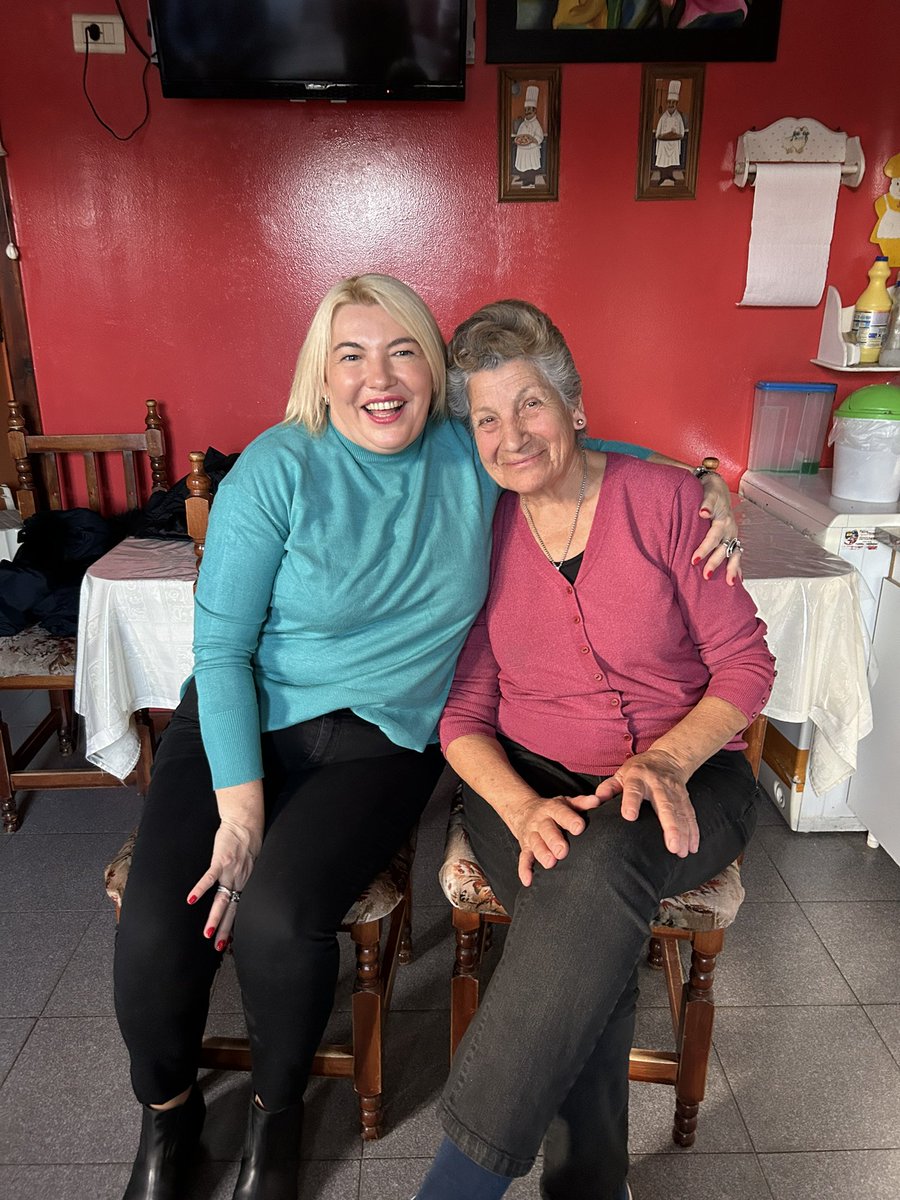 RosanaBertone's tweet photo. Les comparto mi visita a vecinos del Barrio Lapataia Sur en Ushuaia. 

Además de conocer sus historias pude escuchar las demandas que tienen como vecinos de un barrio al cual el estado provincial parece haber olvidado. https://t.co/ySgVEGD8it
