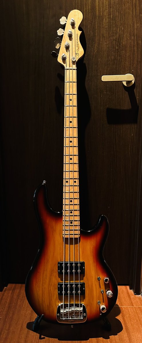 jb03jb74's tweet photo. G&L L-2000 アクティブで鳴らすのがメジャーだと思うけど…
オイラはパッシブの音が好みなんだよなぁ…オイラだけ?わかる人おる?
最近この子の良さに惹かれております😍
#bass #glbass #エレキベース https://t.co/9wknqctA2K