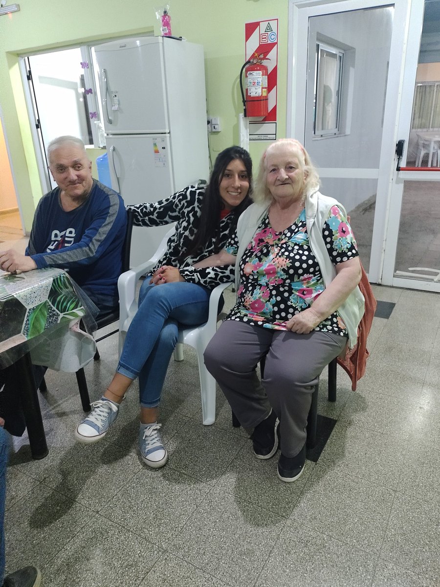 JobyMagnino's tweet photo. Voy muy poco a la Residencia de ancianos porque extraño mucho a personas que ya no están, pero que liiindo es quedarse a hablar con los abuelos, me llenan el alma... https://t.co/F6Iq5WVw7n