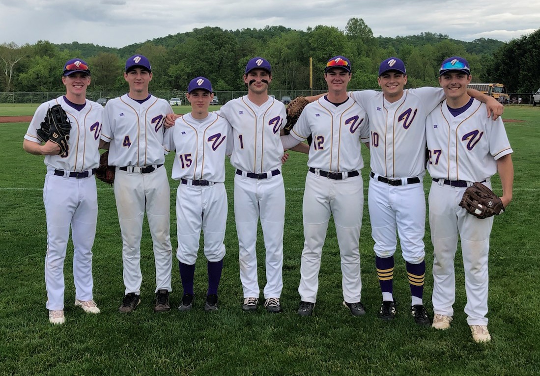 paulboggssports's tweet photo. Monday marked Senior Day for 7 @VHSBaseball3
seniors for head coach @N_crab42, from left, @hwedwards3, @BuckleColt, JR Holbrook, @GeorgeArnett9, Chris Queen, @carternickel21, @kason_lizard (Made it to '21 @OHSAASports
Division IV state semifinals, then to'22 D-IV regional semis). https://t.co/FYVU27IXKD