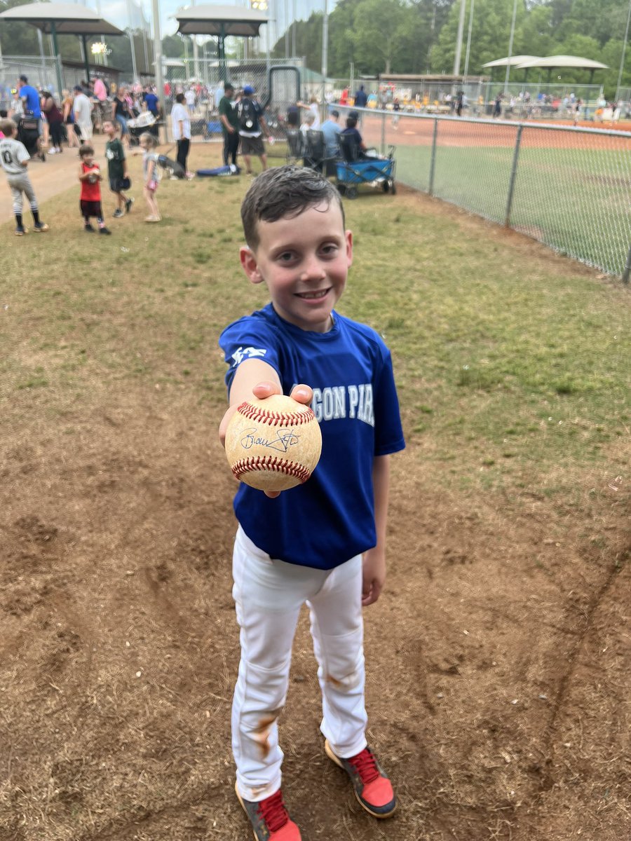 RebeccaSDyer's tweet photo. Never know who you might see at the little league ball park. Thank you, Brian Snitker — You made his night! #ClassAct #GrowTheGame @Braves https://t.co/cVSqxaJuCL