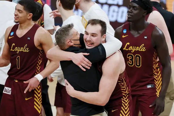 I am grateful and blessed to have received an division 1 offer for Loyola Chicago #goramblers 
@soh_elite @CalvaryChristi3