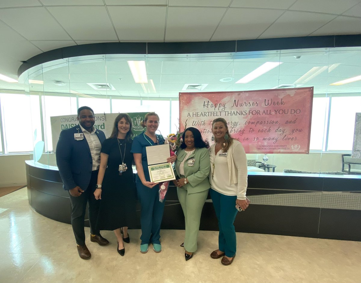 DeniseWocn's tweet photo. Celebrating our amazing Daisy Award Winner Kelly Robinson BSN, SCRN from the 
4th Floor Telemetry Unit with our Nursing team, Nursing Leadership, Senior Leadership Jonathan Jean Marie and Kelly’s family!!🎈🎈🎈🎈 
Loma Linda University Health-Murrieta🎉#nursing #nursingleadership https://t.co/dGf0ziVeO3