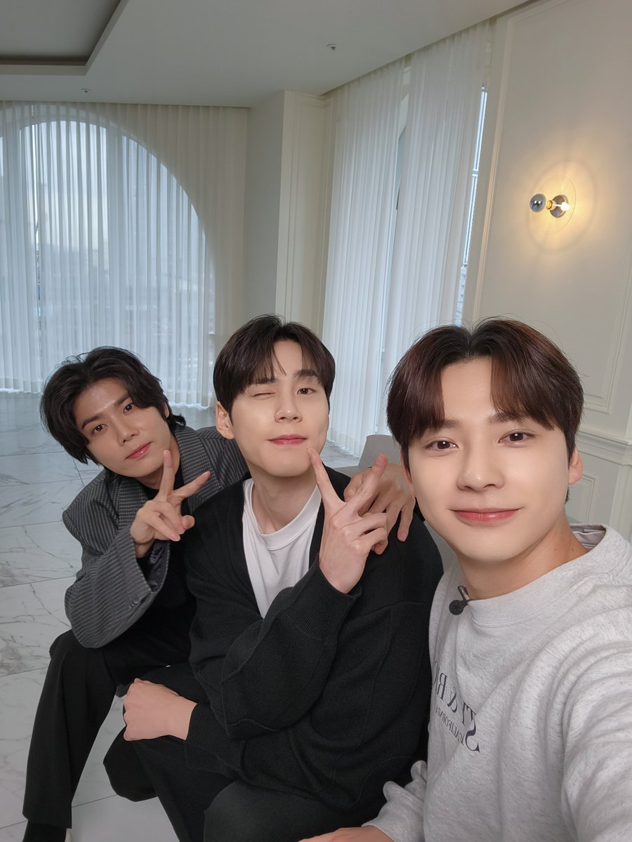 [속보] 승준X재현X주원 누구보다 사이 좋아...
여러분 사실 저희 사이 좋아요 ദ്ദി•̀.̫•́✧ 
지금 바로 #해피메리엔딩 에서 이들의 케미를 확인하세요💗

#HappyMerryEnding #이동원 #성태 #신명성 #김규종 #절찬공개중
#티빙 #웨이브 #왓챠 #봄툰 #헤븐리 #시리즈온 #BL #드라마