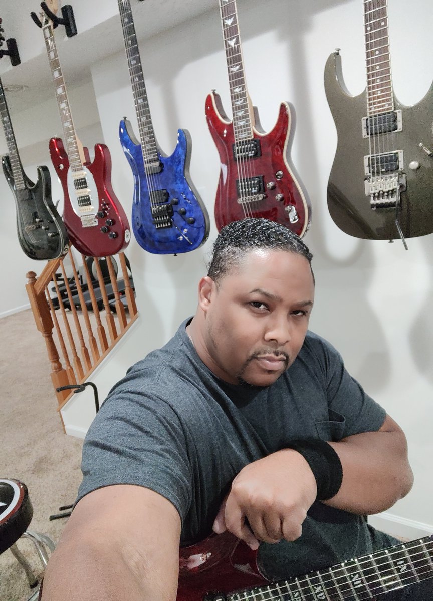 Happy Monday everyone! Hope you have an awesome week ahead. #ShineOn #StayCrunchy #mondaymotiviation #aitg #agonyinthegarden #mackperry #gear #guitars #guitarist #singer #musician #studio #studiolife