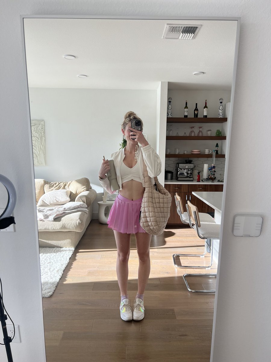 dutchessdel's tweet photo. vibes https://t.co/cM8I7hAPR7