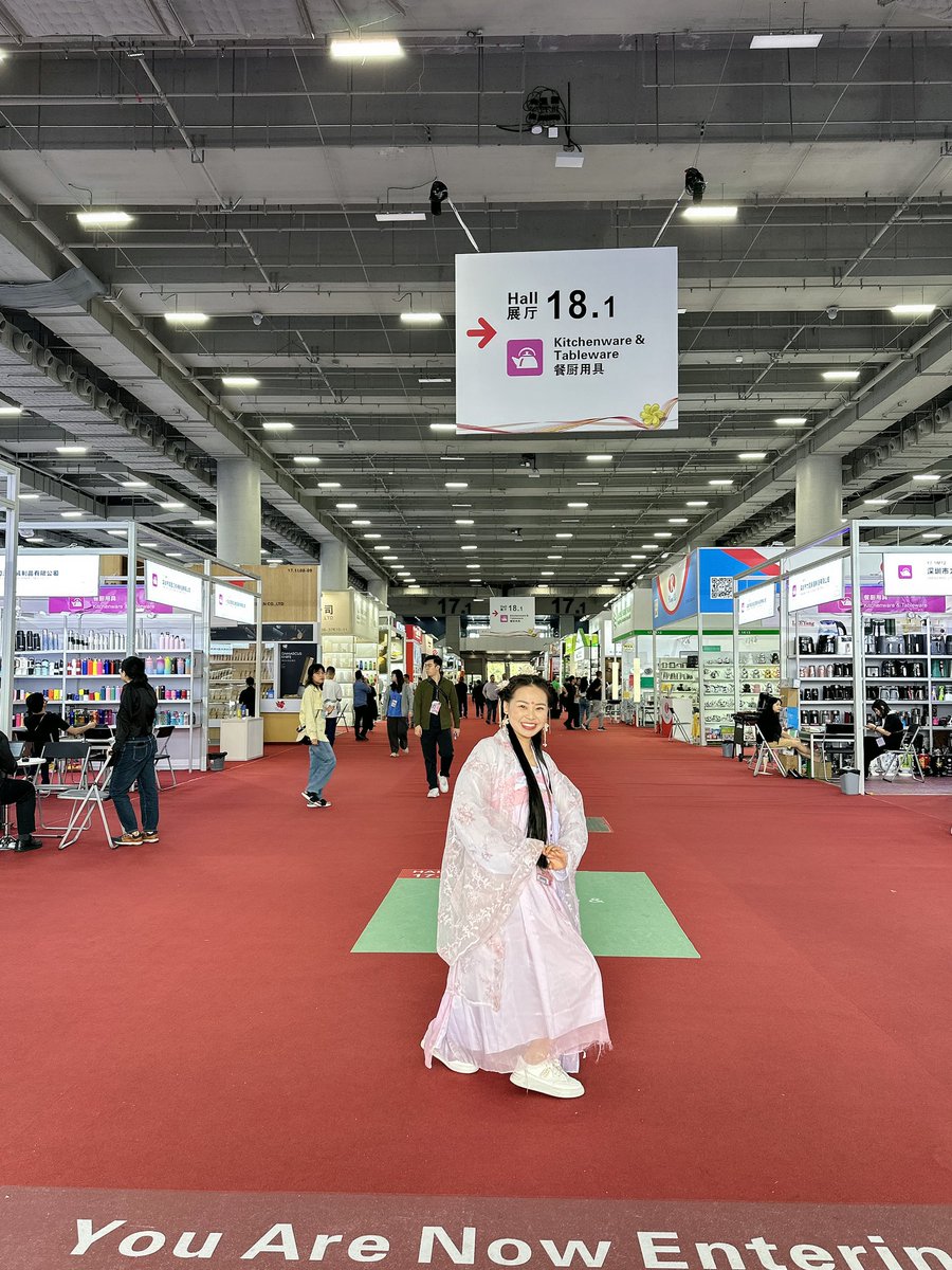 js_slate's tweet image. Excuse me, did anyone see my unique fairy at the Canton Fair?