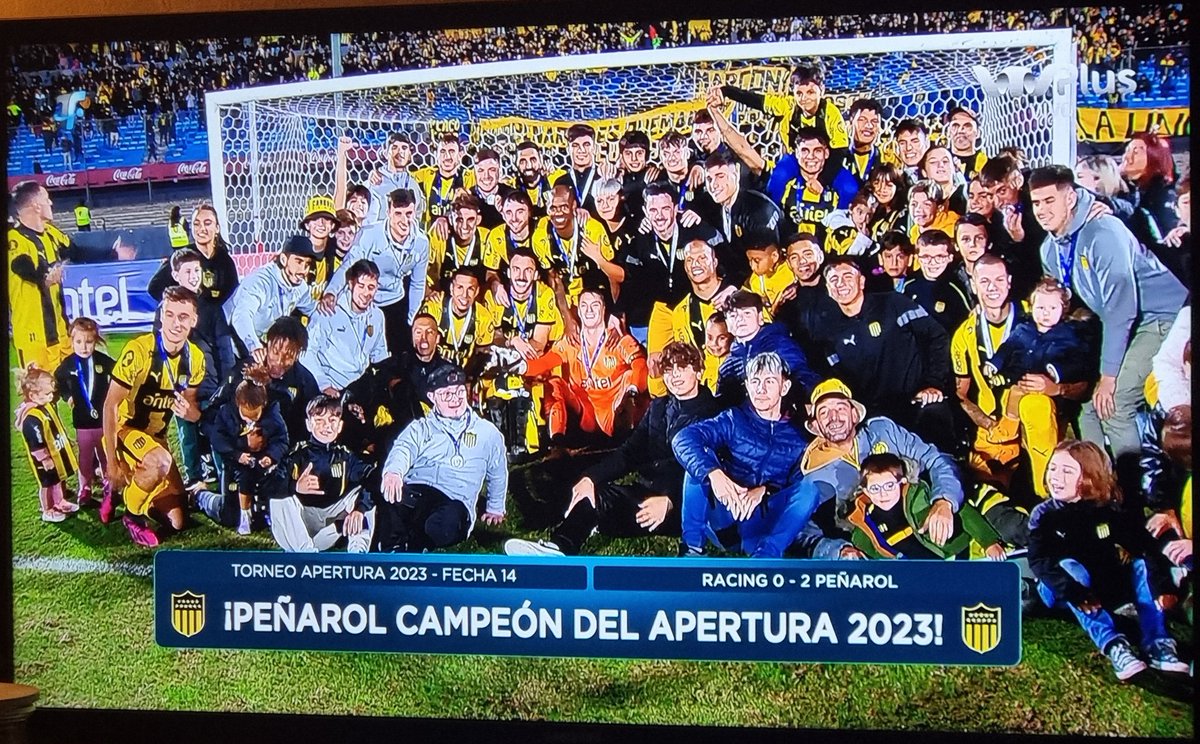 Que lindo es ver a Peñarol CAMPEÓN!!!!
Salud Carboneros!!!!