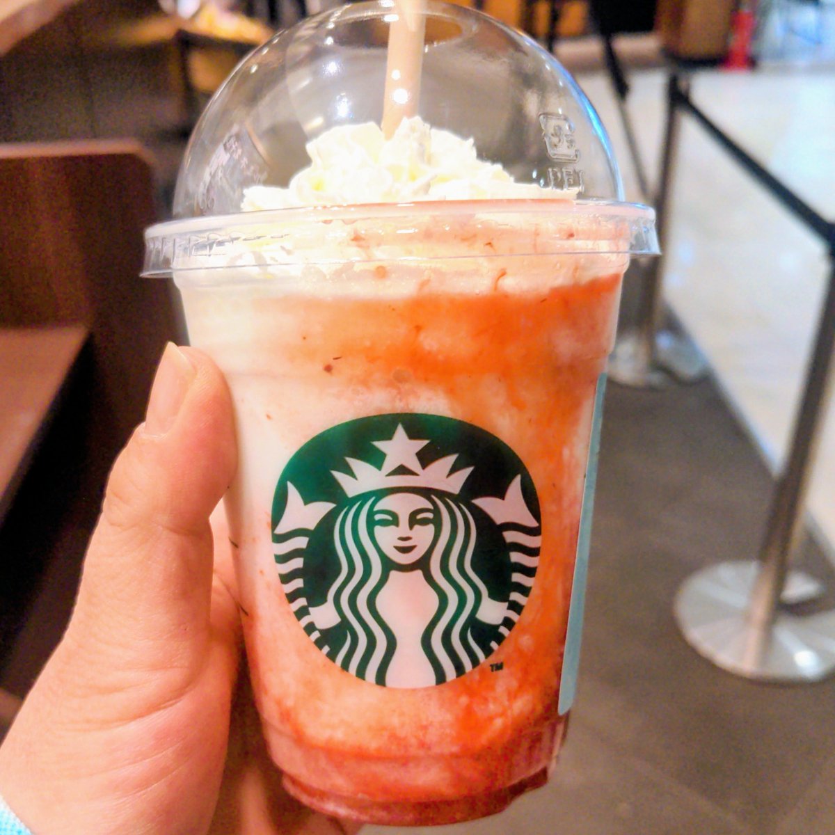 diablos_kaz's tweet photo. 終わったぁ~~~✌️
ってことで……
#スターバックス
#スターバックスストロベリーフラペチーノ
#MobileOrderAndPay
#先行販売 https://t.co/Q0xhWGqNNG