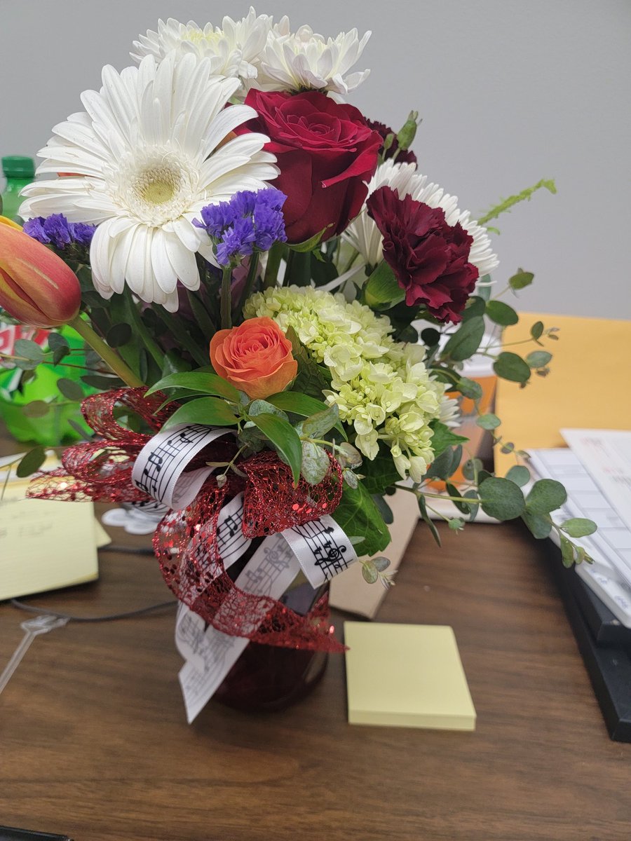 Some beautiful flowers from the 2023 choir seniors!