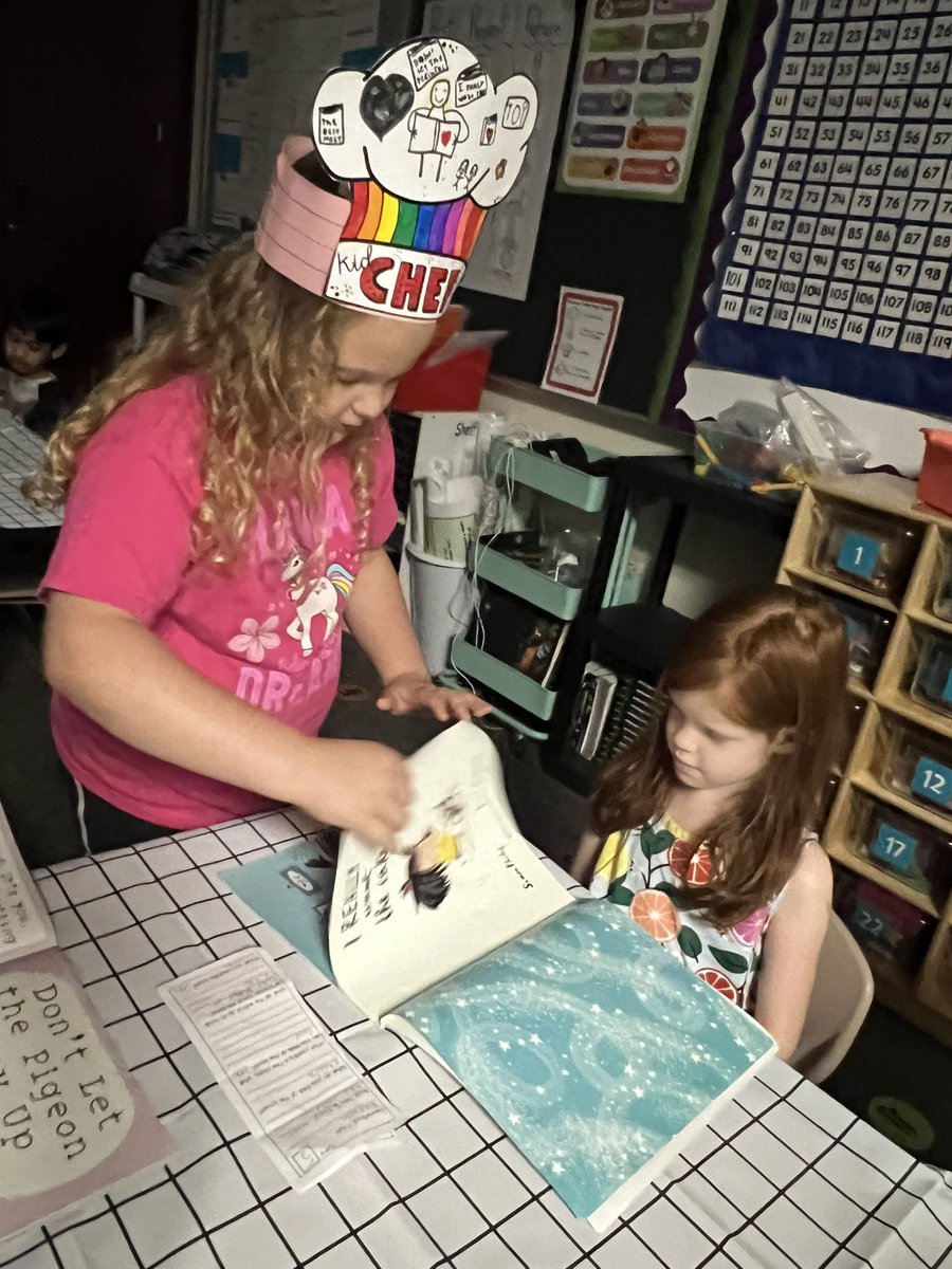 wojcikfaith's tweet photo. We had so much fun today, practicing our Reading Cafe books with our kindergarten friends! #HayesHawks #HayesFirstGrade https://t.co/XPIw3augvx