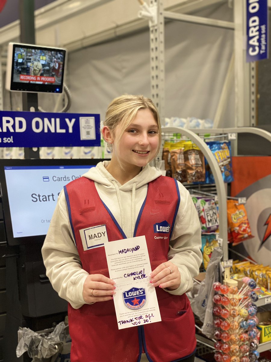 What a pleasure it is having Mady in our building after school every day - thank you for everything you do and congrats on your service star! Good luck with your <a href="/Lowes/">Lowe's</a> scholarship, we’re rooting for you! <a href="/charlesatlowes/">charlesatlowes</a> @AlexStempovschi <a href="/HR_KristenS/">Kristen Stumpf</a> <a href="/BlueTeam_R21/">Lowe’s Region 21</a>