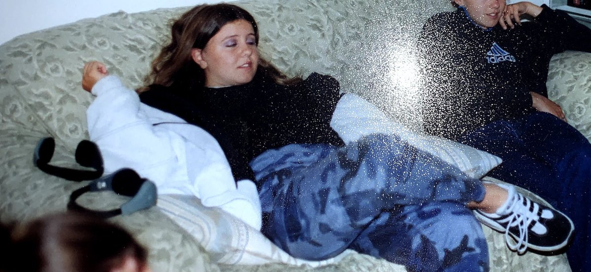 Ezzalenko's tweet photo. @LouisatheLast Circa 1998, aged 11/12.
Blue camo print cargo pants, big bulky adidas jacket, spice girl platform sneakers.
I would occasionally swap out the cargo pants for snap pants. #farshun https://t.co/Aw1ms6g2N7