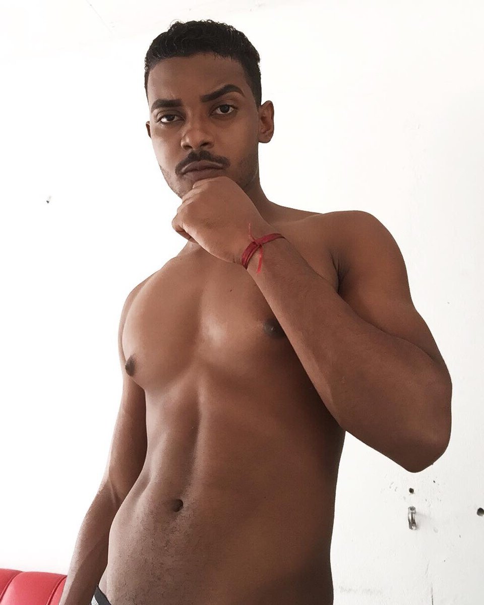 A cara / O shape
E o 🍆 na DM! 🔥
