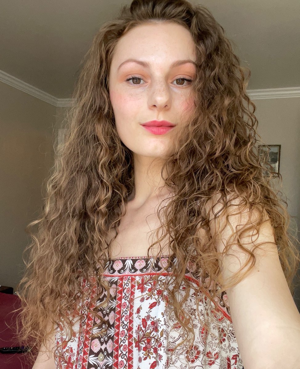 vitaphonezone's tweet photo. hello everyone still on on elon’s circus app here are three pictures of me https://t.co/mwwb8DZ1iY