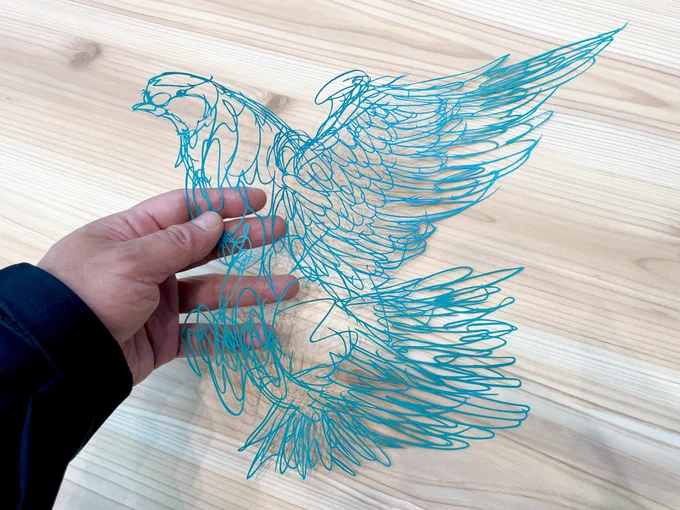 鳩切り絵。 実は大丸梅田店の会員様ラウンジにも展示しておりました。(もう撤収済み)  ええ顔してる   #切り絵 #papercuttingart #art