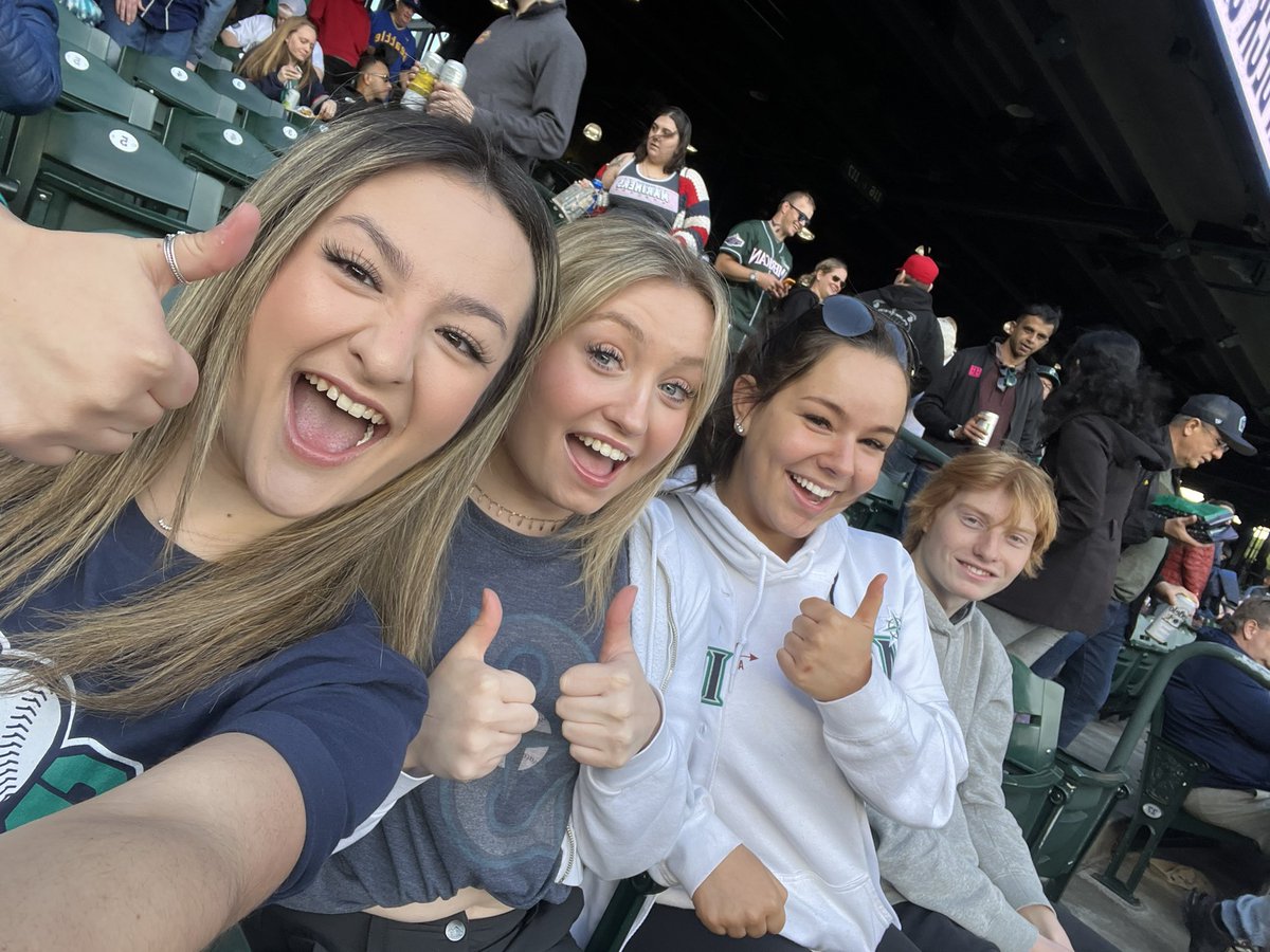 chloe_hamada's tweet photo. so glad to be with the girls at the game!!! GOMS #SeaUsRise https://t.co/4O0l13aaK5