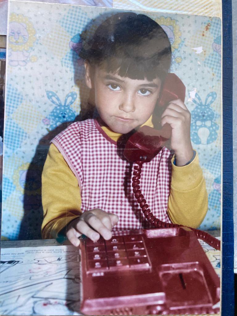 Me parezco? Lol aquí tenía como 5 años! 🫣

Me when I was about 5 years old! 😅🤣