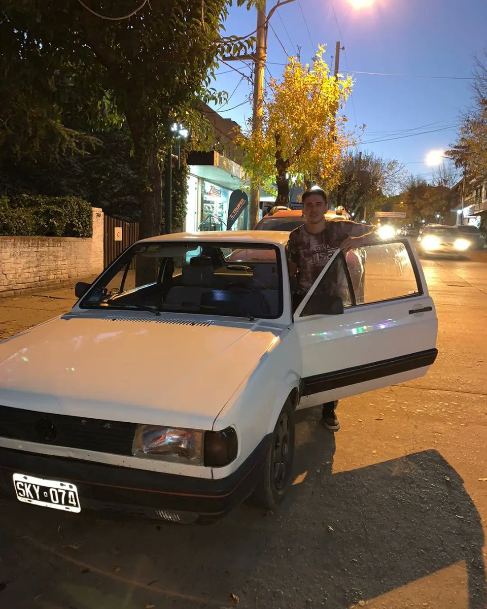 FedeZabala97's tweet photo. Bienvenido golsito! Todo esfuerzo tiene su recompensa!  Gracias a mi familia que me incentivo y ayudo a lograr otro objetivo mas💞🥹🚘❤️‍🔥 estoy muy feliz por seguir progresando 🫶🏻💪🏼🙏🏼 Mi primer auto😍 https://t.co/oArrB92FSu