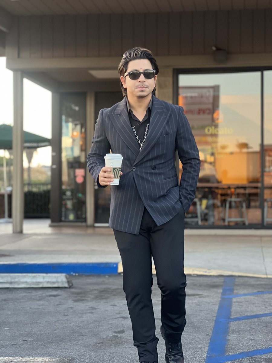 नेपालमा ठुला ठुला राष्ट्रवादिहरु नक्कली शरणार्थी बनाएर मानव तस्करी मा लागेको समाचार आईरहदा म अमेरीकामा रहेका भुटनिज समुदायहरुलाई नेपाली गित सुनाउदैछु..आफ्नै देशमा बसेर मेरो कुनै देश छैन भन्नेहरु भन्दा, हामीलाई एउटा देश देउ भन्नेहरुको राष्ट्रवाद पो सक्कली होकि ! सोचनिय 🇳🇵