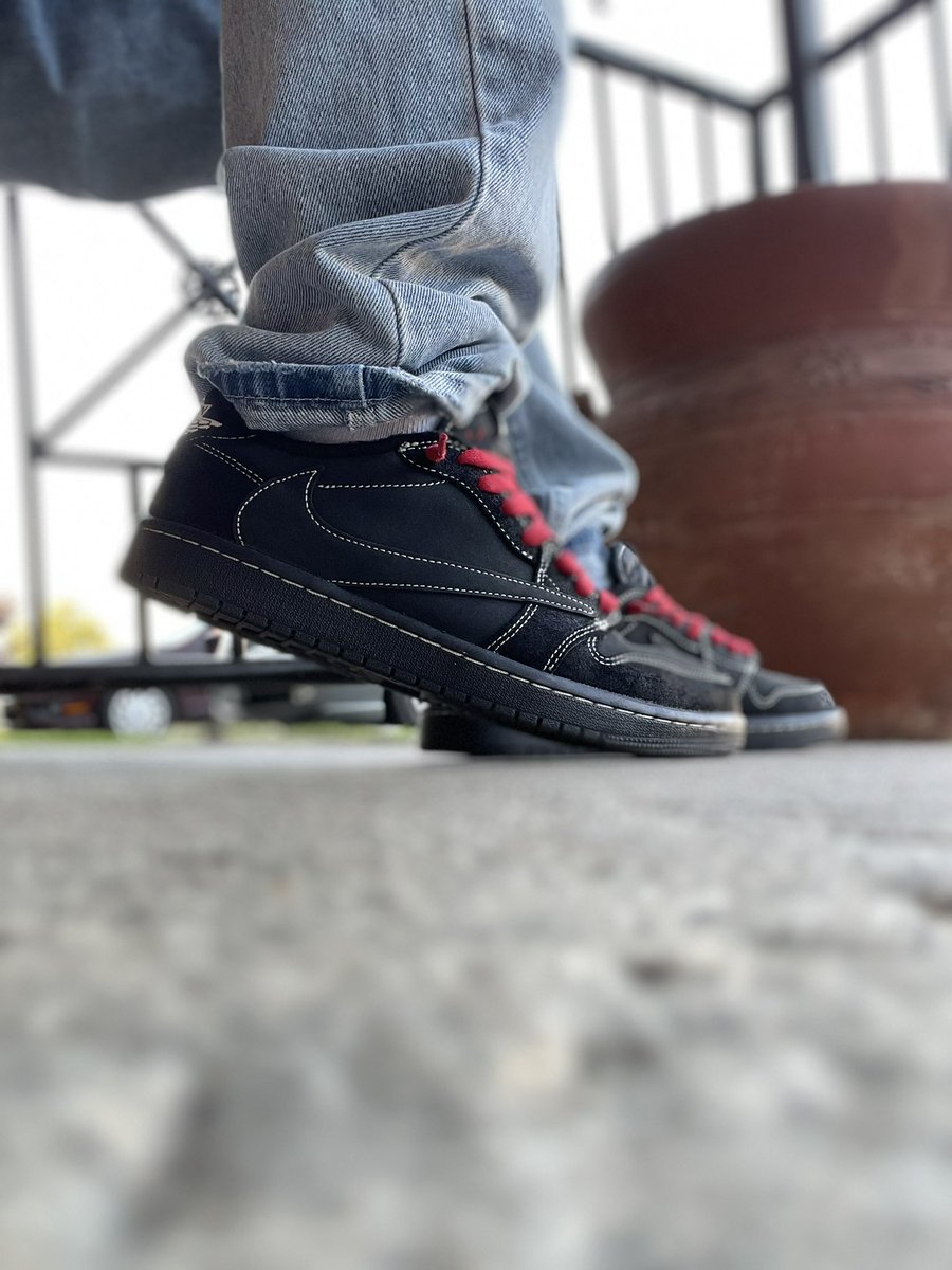 AbSuky's tweet photo. #kotd black phantom
#yoursneakersaredope
#snkrskickcheck
#snkrsliveheatingup
#nike
#jumpman
#travisscoot https://t.co/cOsud3b8Pn
