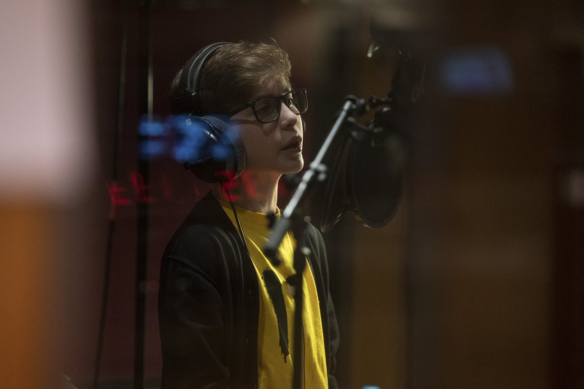 mmdisney200's tweet image. The voice of #flounder Jacob Tremblay when he recorded the voice vs today at the premiere 😱 ! #TheLittleMermaid