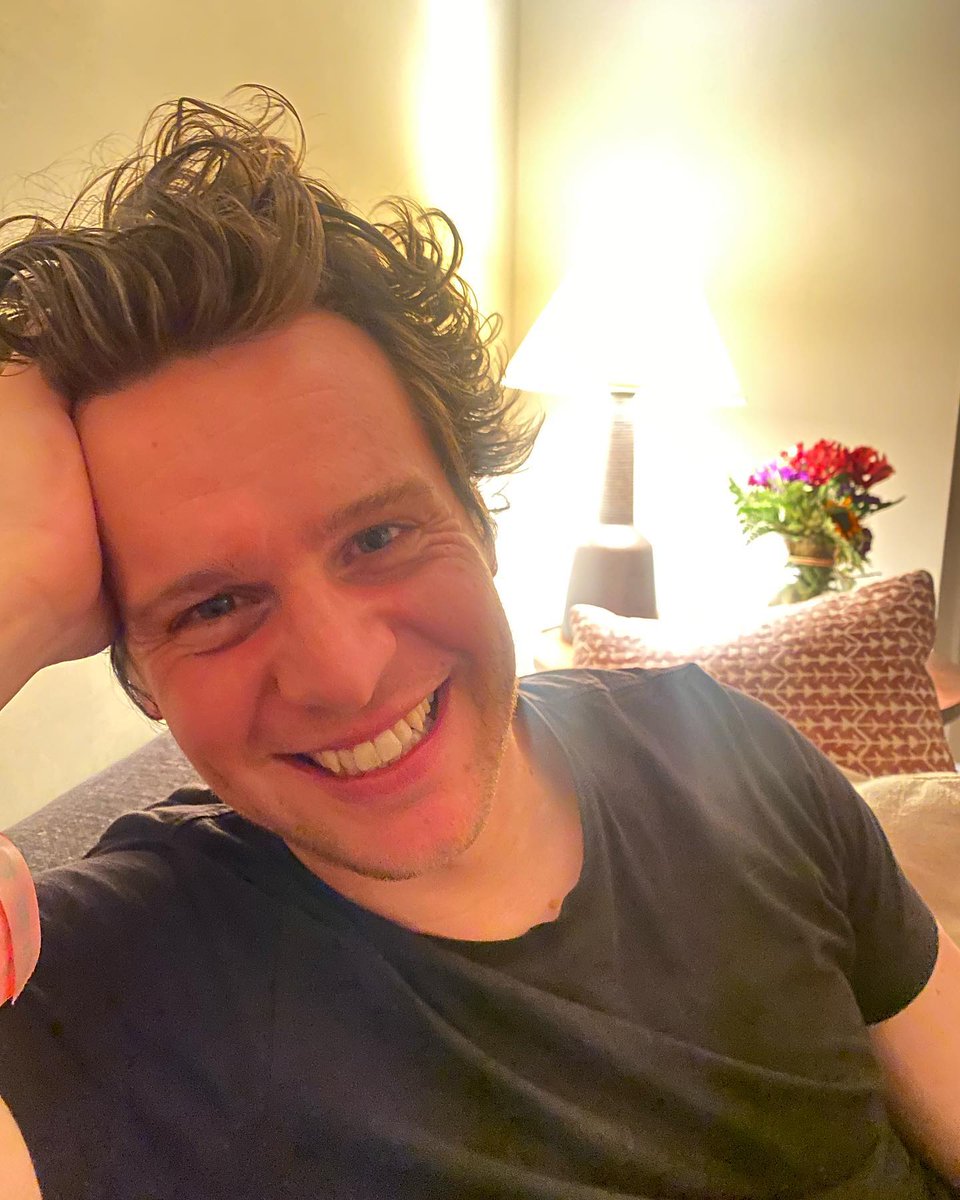 Jonathan Groff Daily tweet media