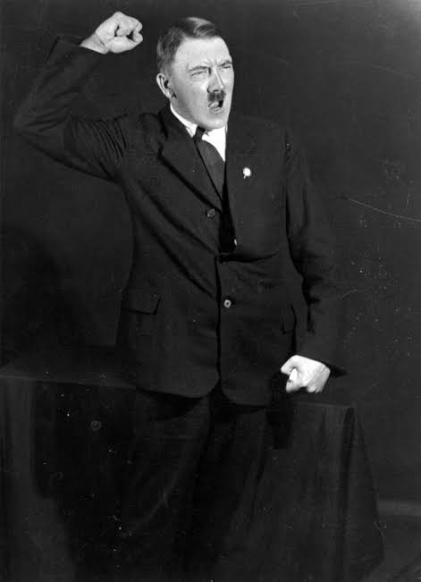 ArsivSaka's tweet photo. Atatürk: Hitler, bana bir film yollamış…

Atatürk 28 Mart 1933 günü hangi filmi izledi, neler yaşandı? İşte o anda yaşanılanlar...

Türkiye’de devrimler tüm hızıyla sürerken Hitler Balkanlar ve Avrupa’da hain planlar yapıyordu… https://t.co/z7ogHTBzuQ