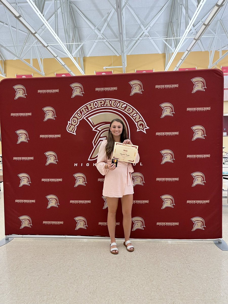 carlyle_izzy's tweet photo. Got a award at honors night!! https://t.co/yoA6IQPFSJ
