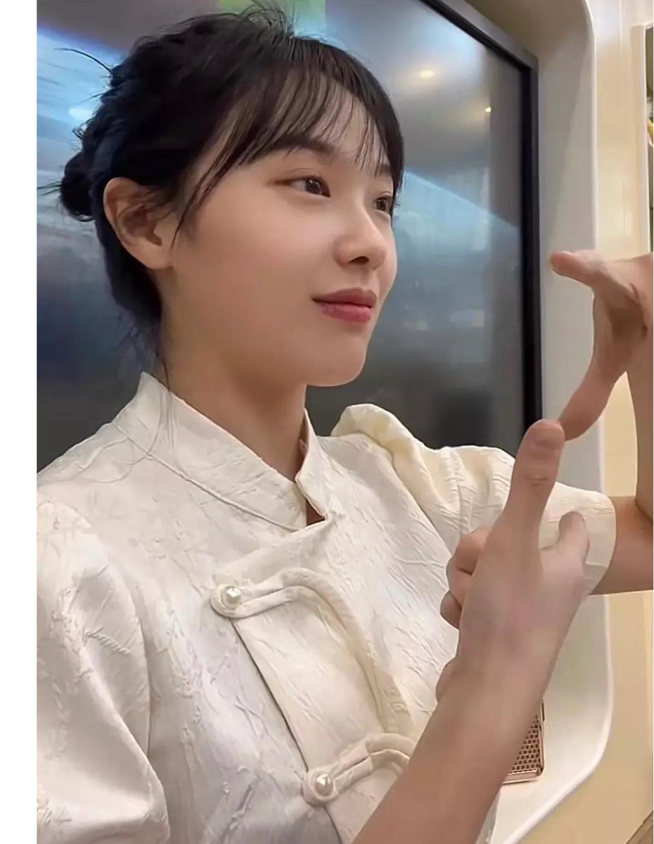 AmericaGilchri1's tweet photo. 在小小的花园里面挖呀挖视频作者黄老师，过往黑料被爆，已经被官媒批评。幼师这么会玩😍，果然幼师、护士、这些职业的反差女比较多😍。 https://t.co/eGsQoDwROt