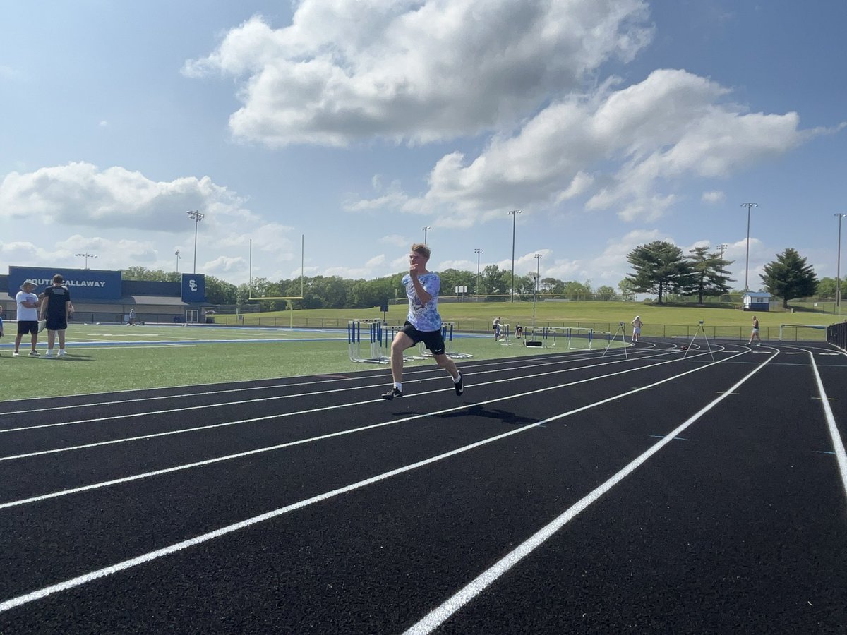 SCBulldogTrack's tweet photo. Beautiful kickoff to sectional week! Bulldogs 🐶 moving fast 💨 &amp; preparing to do awesome things come Saturday ☀️! 
30 yd fly top 🐶 
👦 
🥇 Cole - 2.94
🥈 Tayber - 2.96
🥉 Evan - 2.97
👧 
🥇 Reece - 3.13
🥈 Lacey - 3.59
🥉 Kelsey - 3.69
#SouthsideSpeed https://t.co/29OVBdBVOY