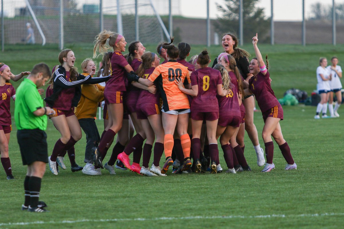 Nick Thompson tweet media