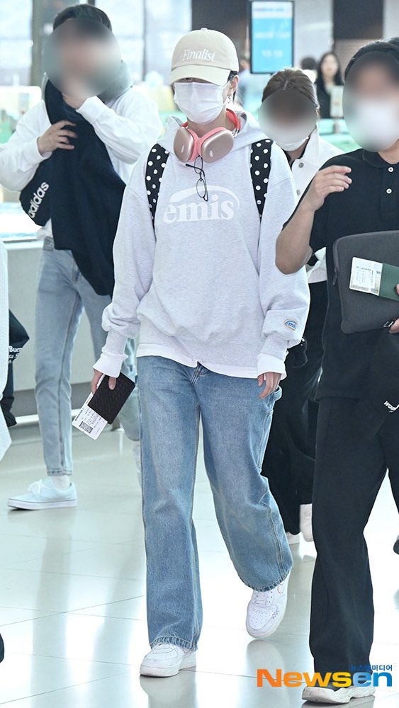 bin_x22's tweet photo. 효주언니 출국! 잘다녀와용~💕💕 https://t.co/i73KPRrXn1