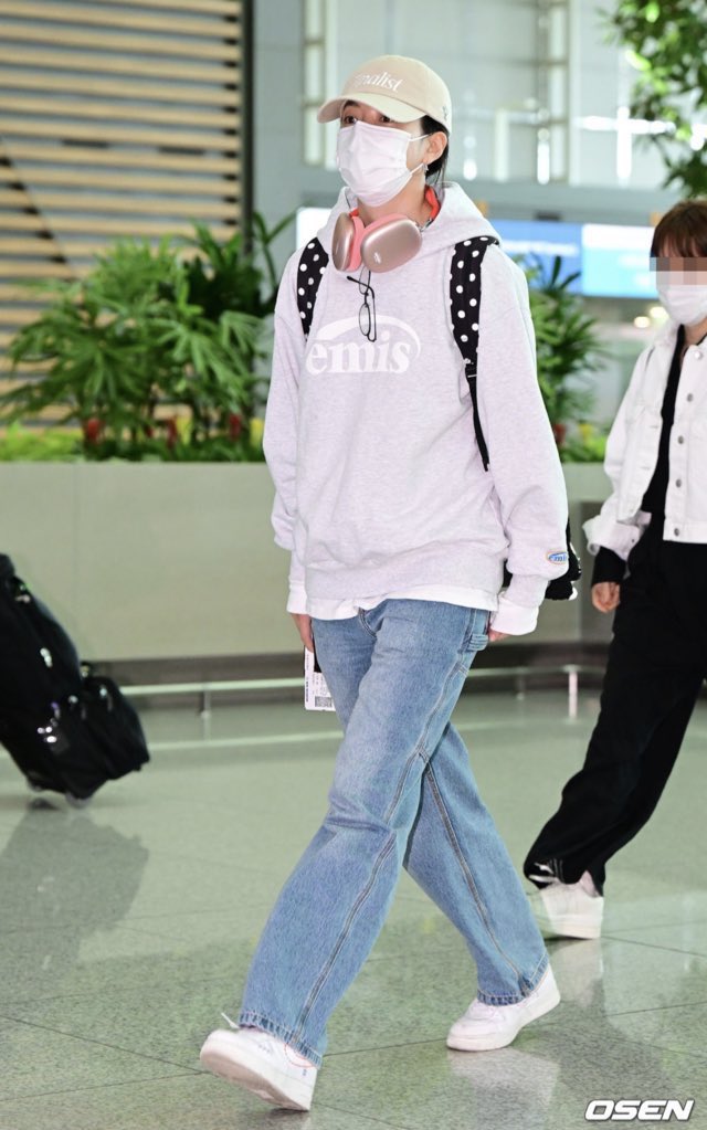 bin_x22's tweet photo. 효주언니 출국! 잘다녀와용~💕💕 https://t.co/i73KPRrXn1