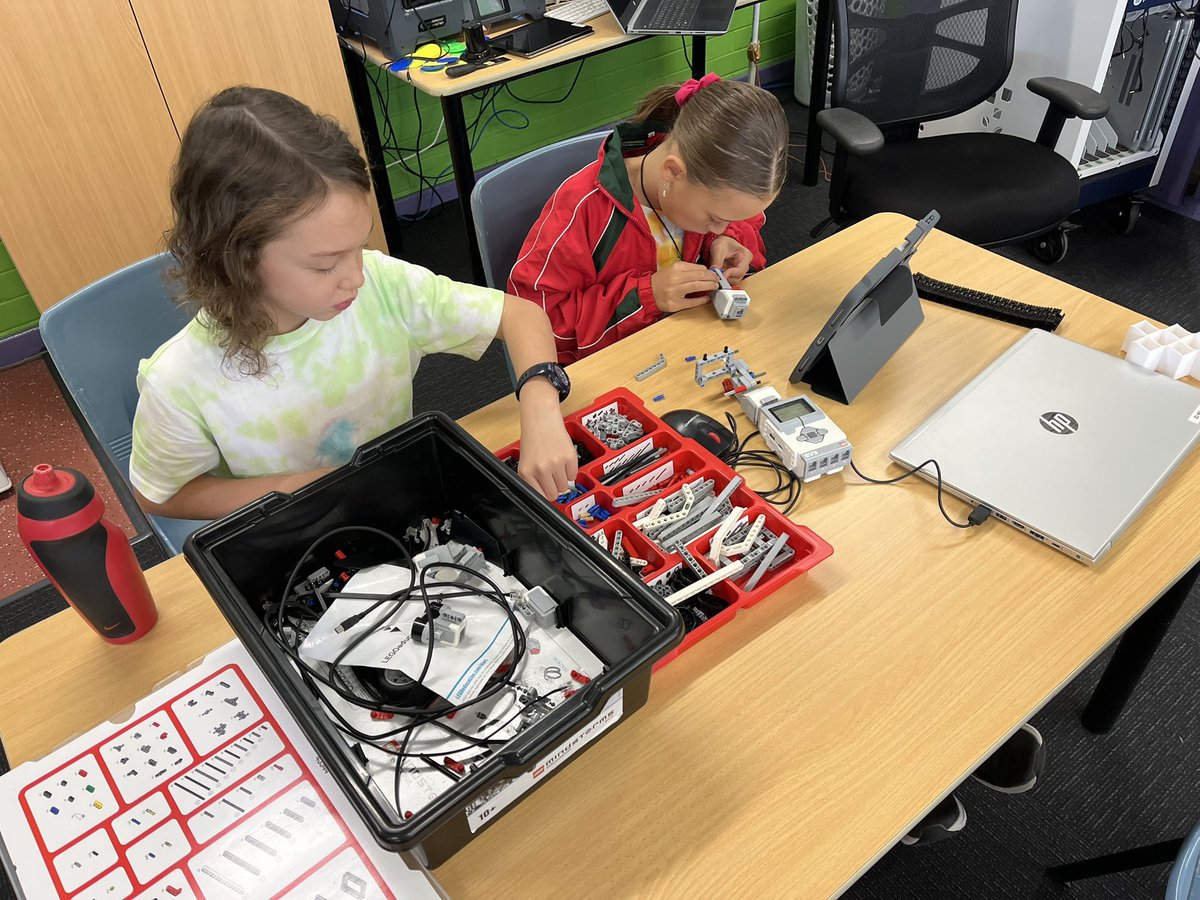 ChambersGeoff's tweet photo. PEAC Midwest. First Lego League. Training day 1. https://t.co/tQYPNj6JOd