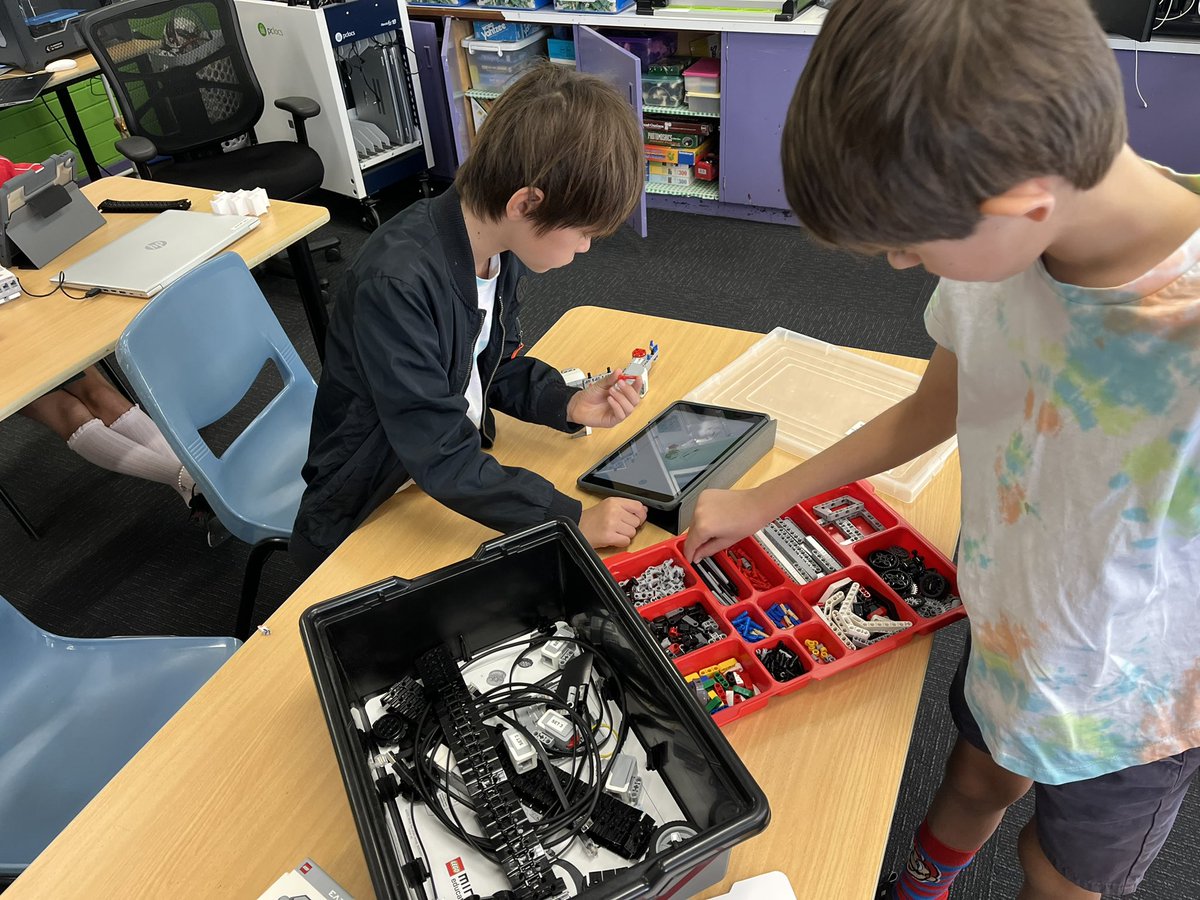 PEAC Midwest. First Lego League. Training day 1.