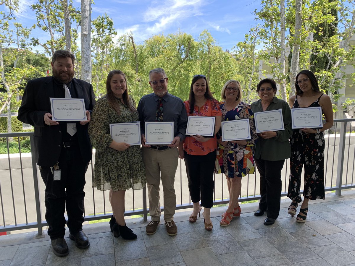 sharonstewPrin's tweet photo. Congratulations to the COTSEN graduates from Dolland and Sanchez Elementary! It was a wonderful event celebrating with current fellows/mentors &amp; alumni. It’s an honor to be part of this inspiring group of life long learners! #nlmusd @kristinecvar @sanchezdragons @dollandhuskies https://t.co/23uIjS9tU6