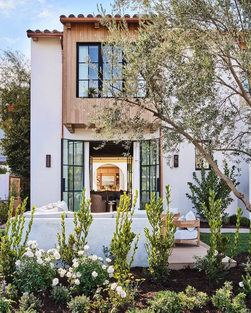 BrandonArchitec's tweet image. •The @newportharborhometour is coming in hot this Thursday + we can’t wait to share this beauty with you for such a good cause! We hope to see you there!• #brandonarchitects

_________________________
Interior: @lindyegalloway 
Builder: @gontermancon… instagr.am/p/CsATjpBLwG7/