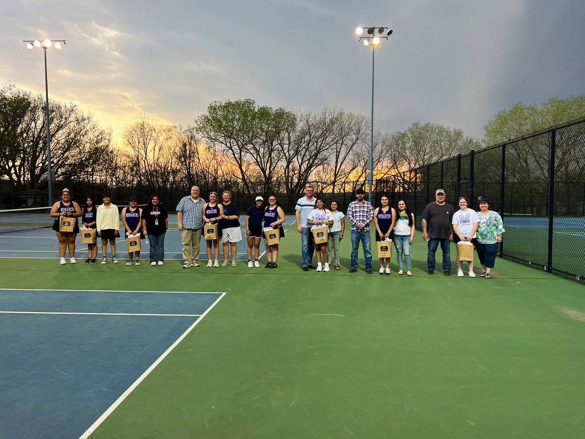 What a wonderful group of seniors! Thanks for all the memories! We will miss you and best of luck in the future!🎾