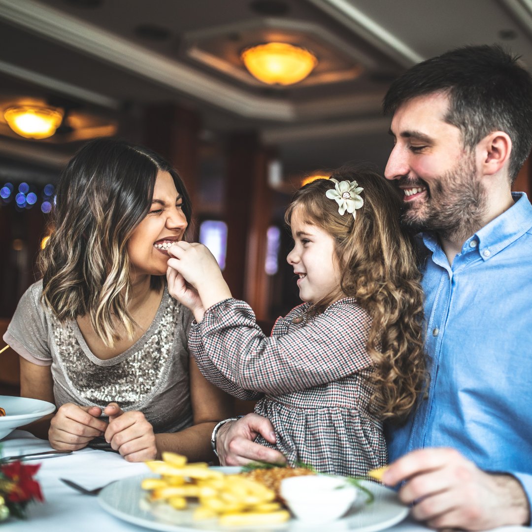 Treat Mom to our #MothersDay Brunch Buffet at @haroldsyvr! 🤗 Omelet station, gravlax, Angus striploin & more! Plus, 50% off @LuluIslandWine & Sangrias! Reserve by May 10th. Details: haroldskitchenbar.com/#menu-mothersd… #RichmondMoments #YVReats #RichmondEats