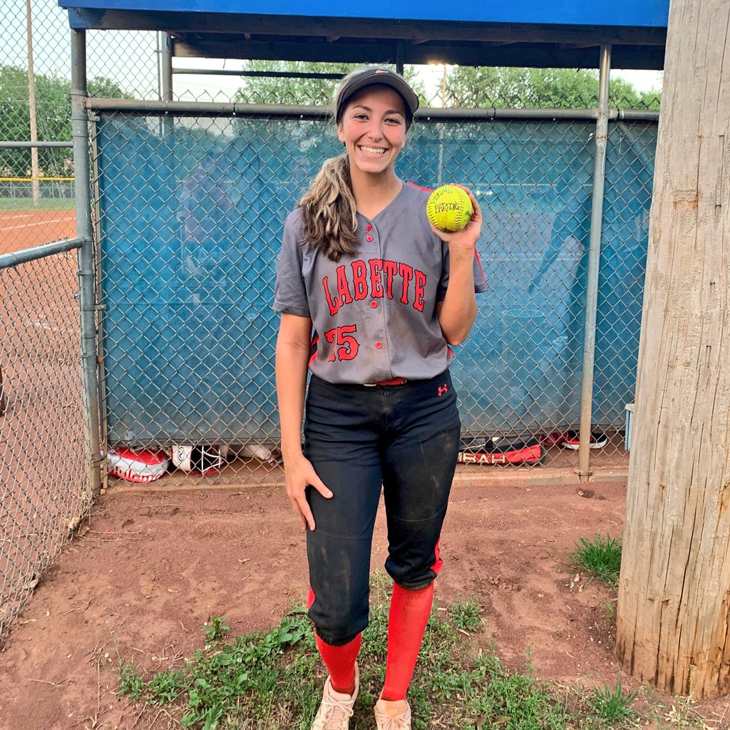 SEK_Sports's tweet photo. Labette County with the sweep of Parsons and Shelbi Wilson with a 3-run HR💣 and Kayton O’Brien with an in-the-park home run. #bombsquad #SEKsports https://t.co/hysj6BeQtt