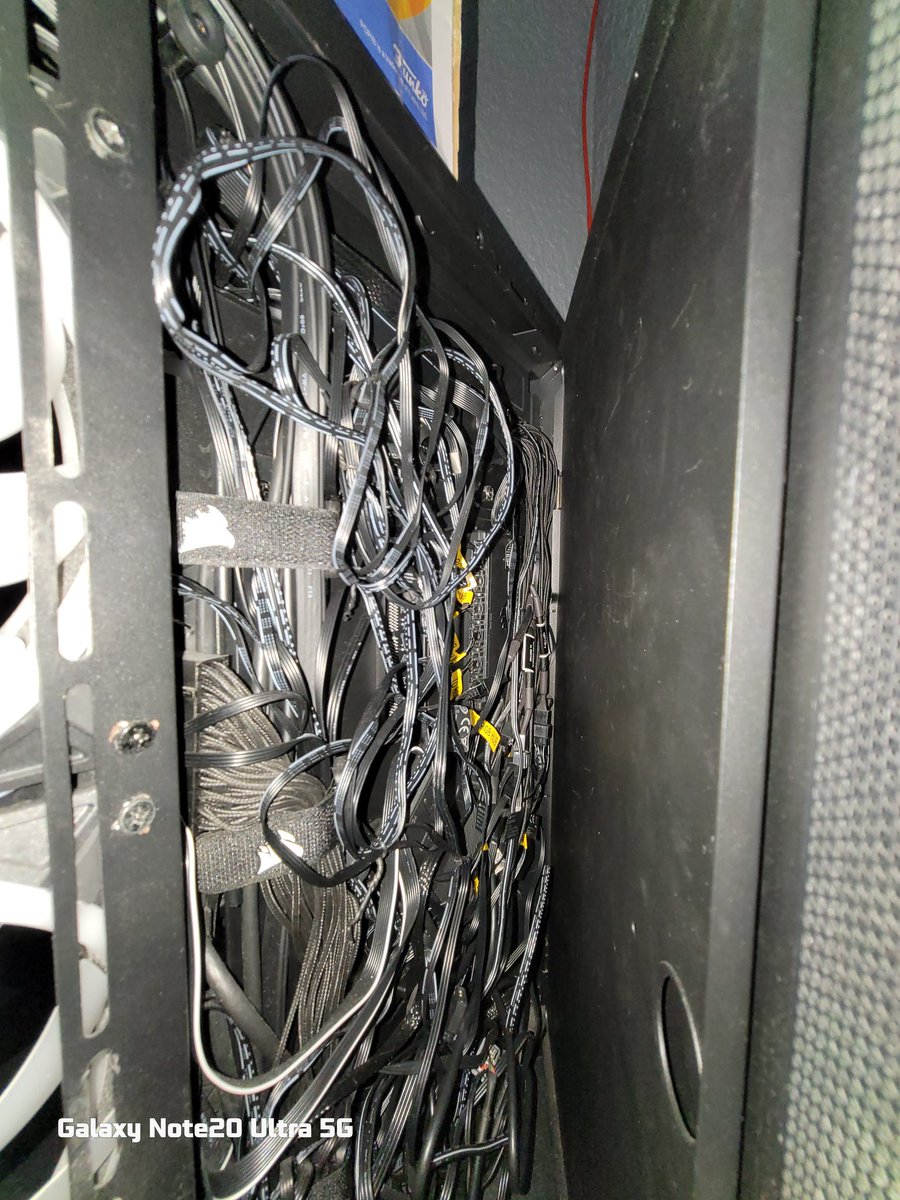 ulemacapple's tweet photo. #Corsair #CableContest #itried https://t.co/dfi61nxcss