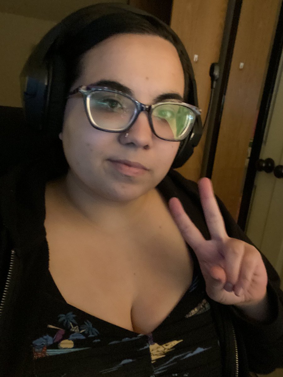 Energy is low but we’re vibing with some FFXIV tonight!  Come hang out at that place with the stuff where I play games late at night XD