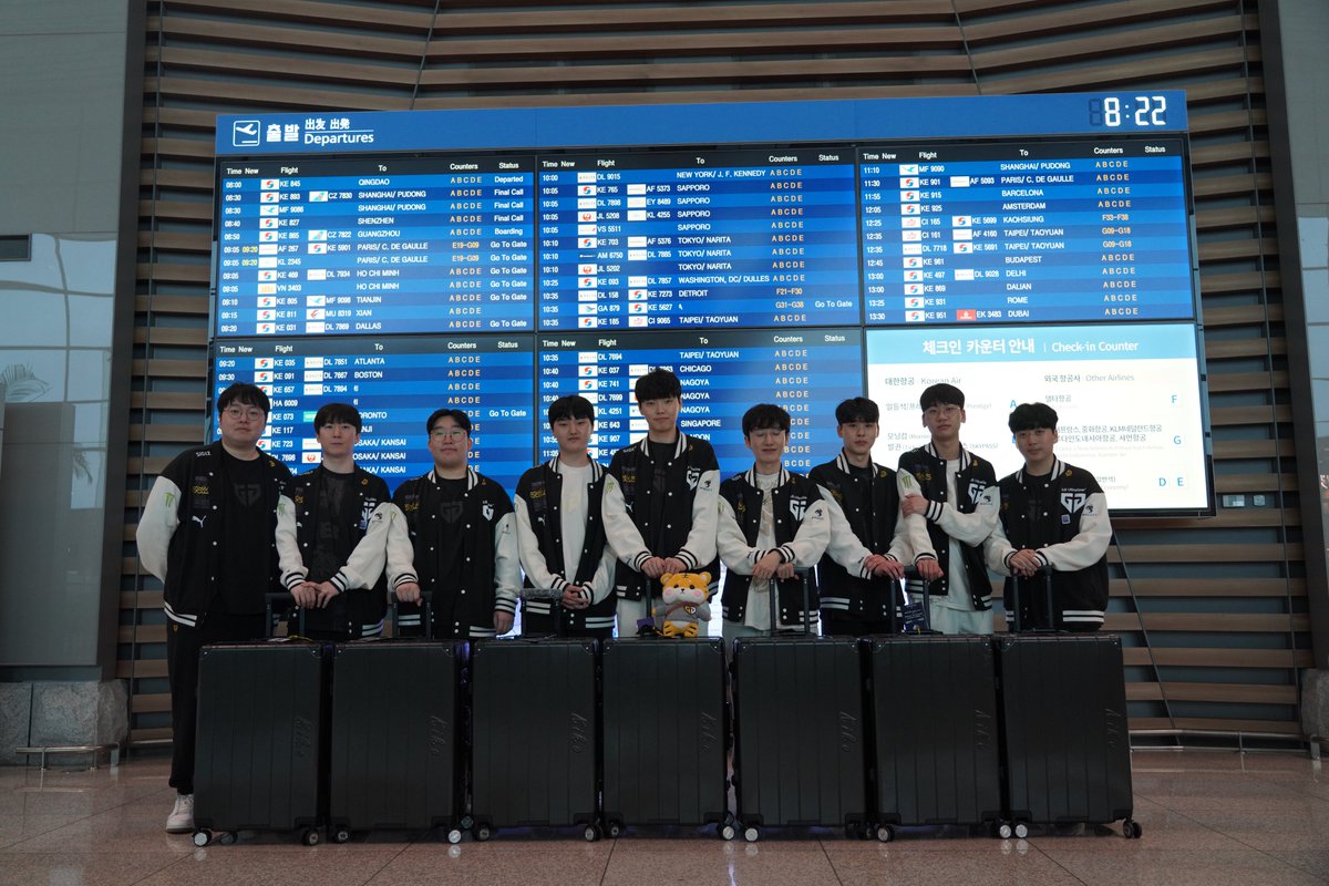 GenG_KR's tweet photo. 런던에 등장한 호랑이들 🐯✈🇬🇧

#MSI2023 #GenGLoL #LCK #TigerNation https://t.co/HyfrWkSMRX
