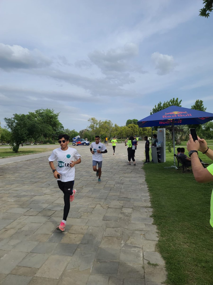 ISBRUNNINGCLUB's tweet image. What a day of remarkable moments at the #WingsForLifeWorldRun in Islamabad! Together, we ran with passion, inspiring hope and making strides towards a cure. Thank you to everyone who made this day unforgettable! 🏃‍♀️🏃‍♂️💙 #IslamabadRun #RunningForACause #InspiringMoments&quot;