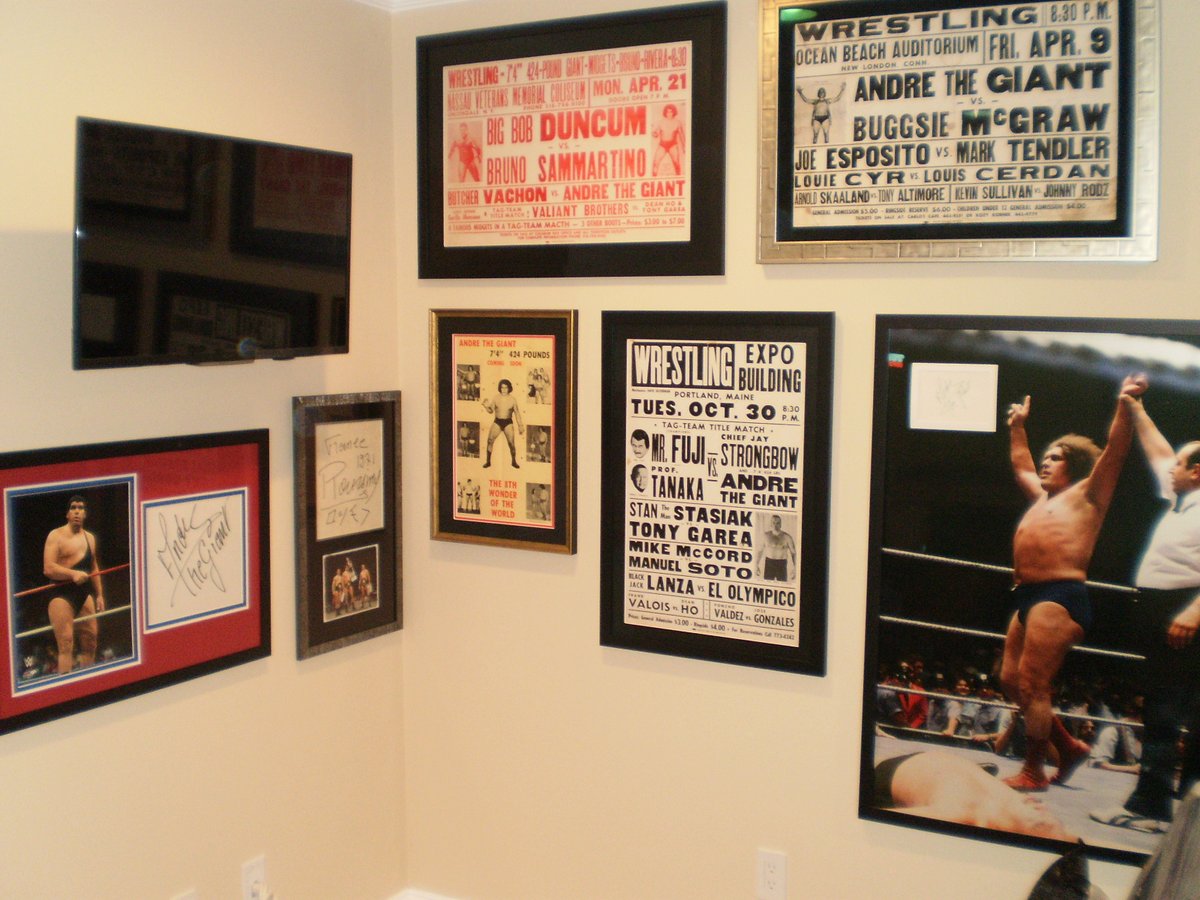 KNAPPCOLLECTION's tweet photo. Camera sucks. Work in progress #Wrestlingautographs #AndreTheGiant #JoeLouis #HulkHogan #TheHobby #PSA #BoxingAutographs https://t.co/1ZKH8ZfkN0