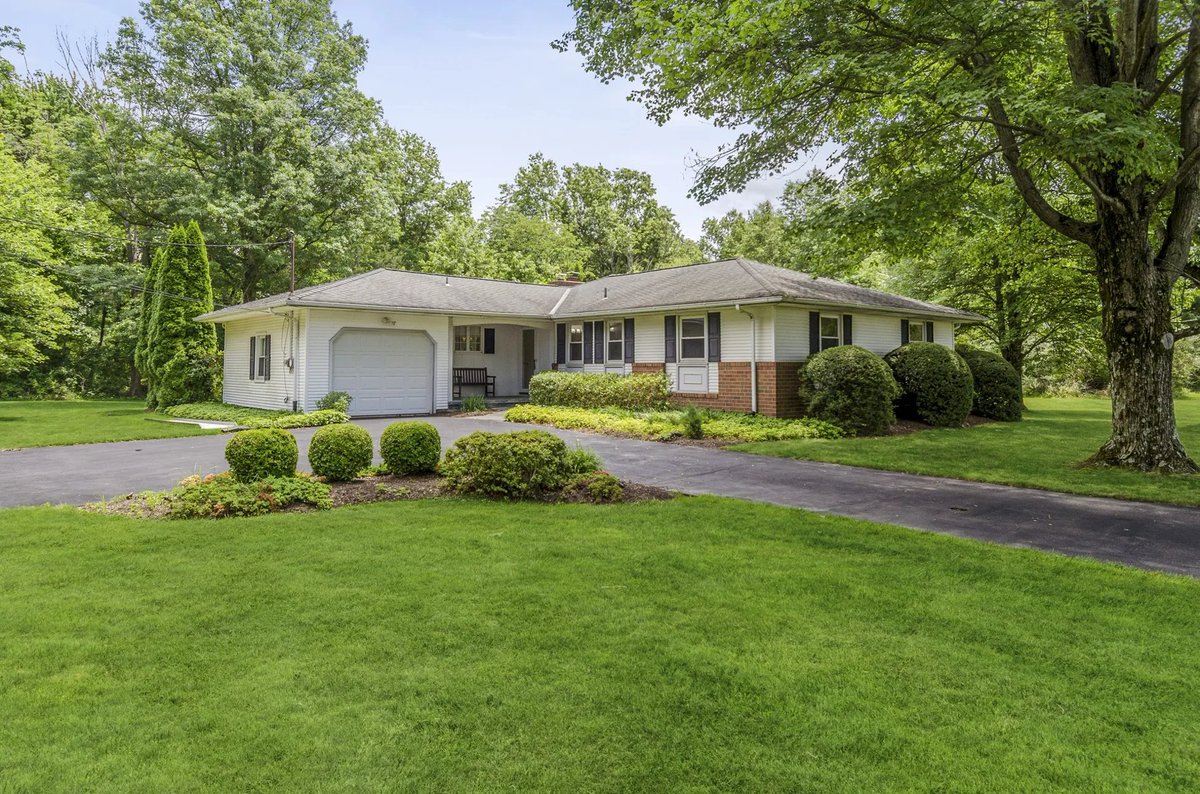 DuongTh8654198's tweet image. Home for sale in Montgomery Twp, NJ
#Singlefamilyhome, #3bed, #2bath
#Price $405,000

#Email-duongthibao451@gmail.com
#Call- 551.689.1464

#HurryUp #GreatDeal #PriceReduced #MakeAnOffer #BuyNow #LimitedTime