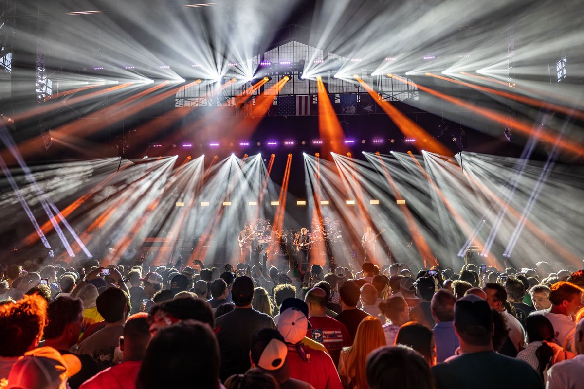 A night to remember! 🎸🥁🎶

Grateful to host @DeadAndCompany at Barton Hall tonight for @Cornellalumni, students, and fans. #C23
